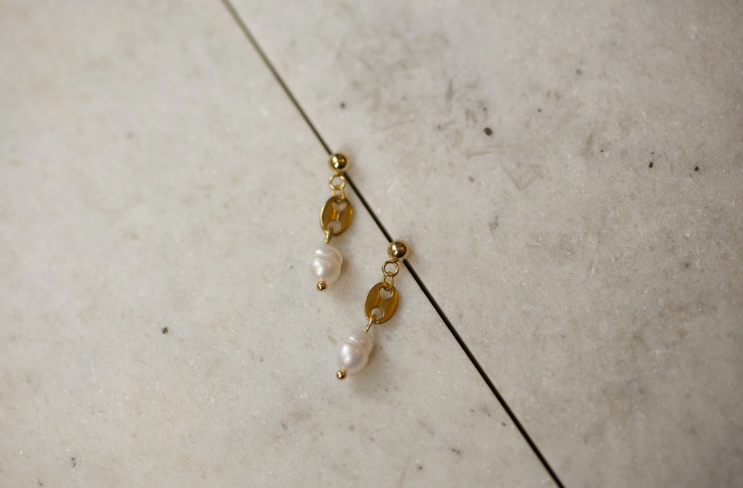 The Classic Baroque Pearl Dangle