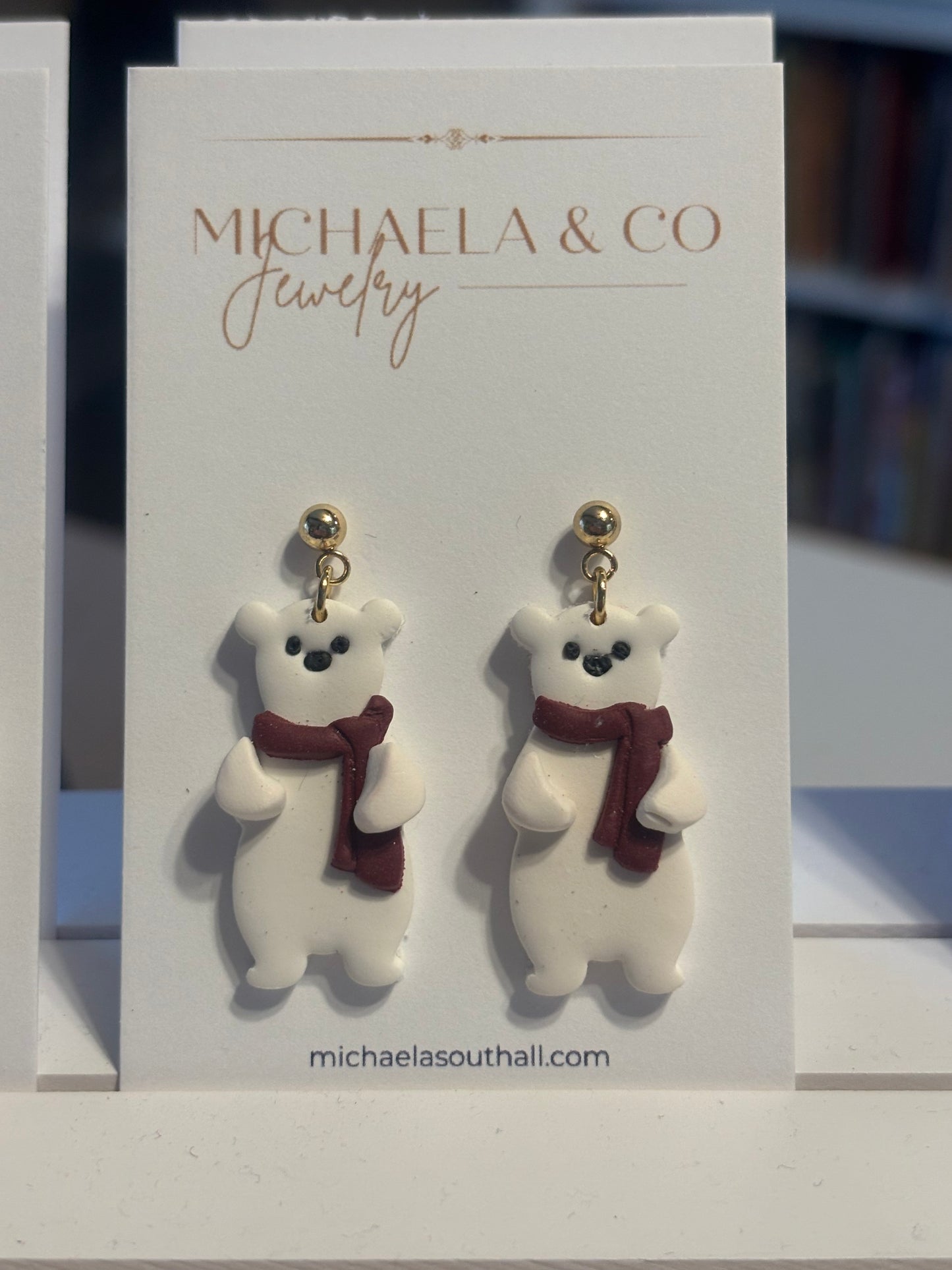 Kin’s Frosted Daydreams Inventory - Polar Bear With Scarf -Gold