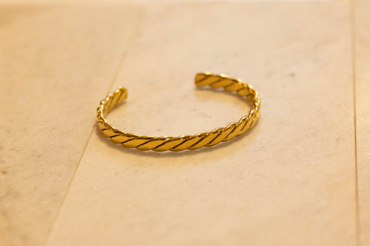 Kasey || Twist Bracelet