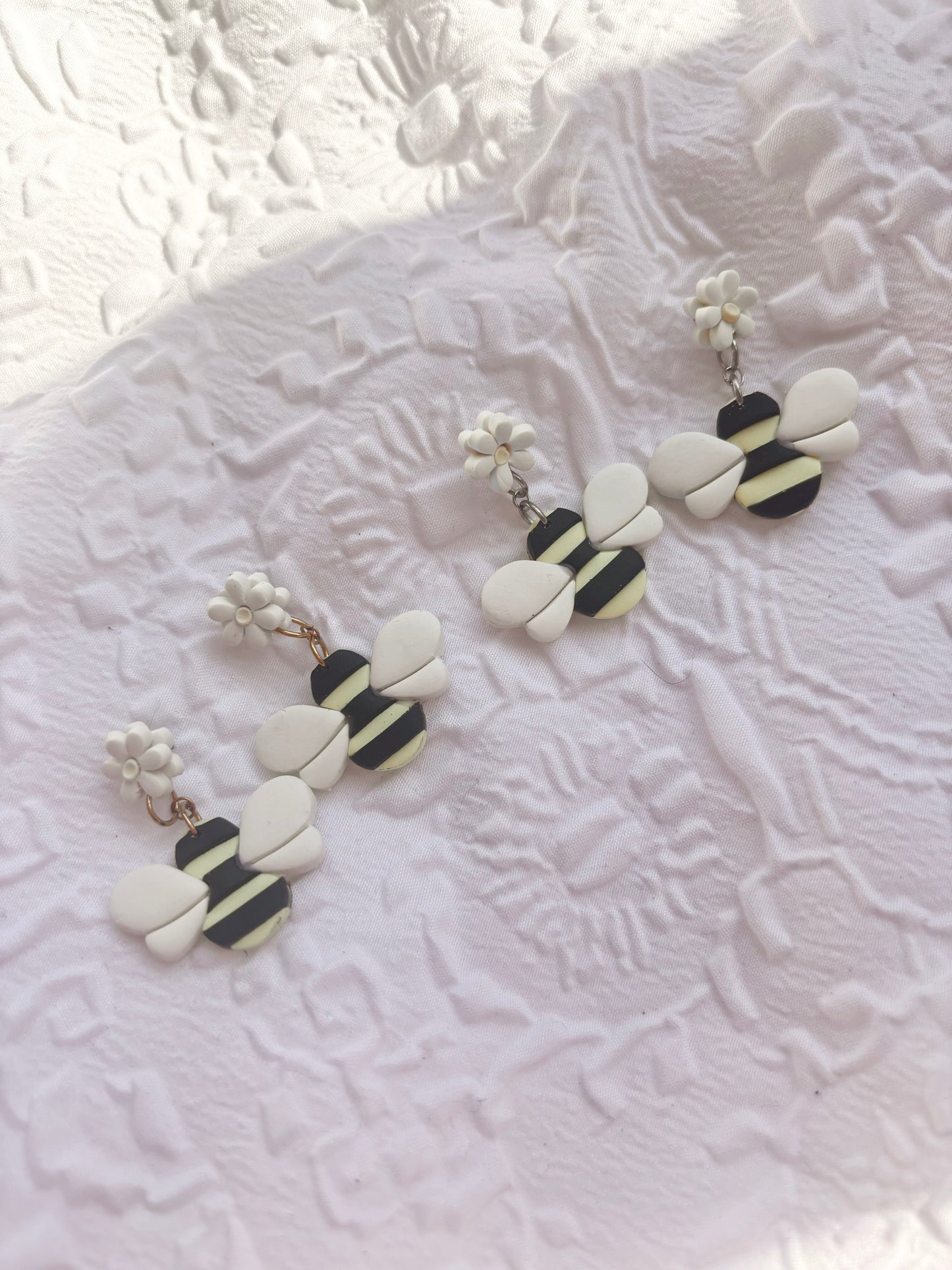 Spring Bees Daisy Dangles