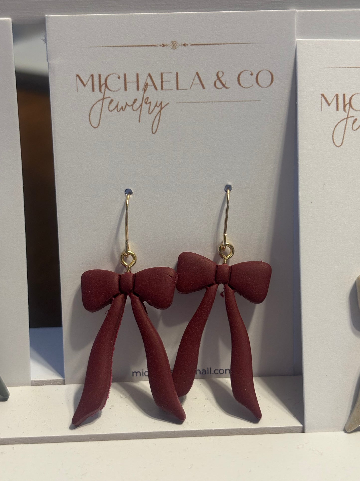 Kin’s Frosted Daydreams Inventory -Red bows