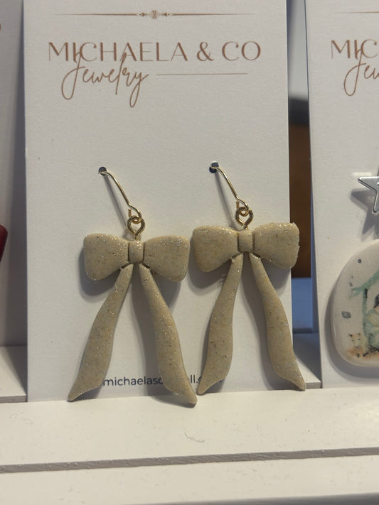 Kin’s Frosted Daydreams Inventory -Oatmeal glitter Bows